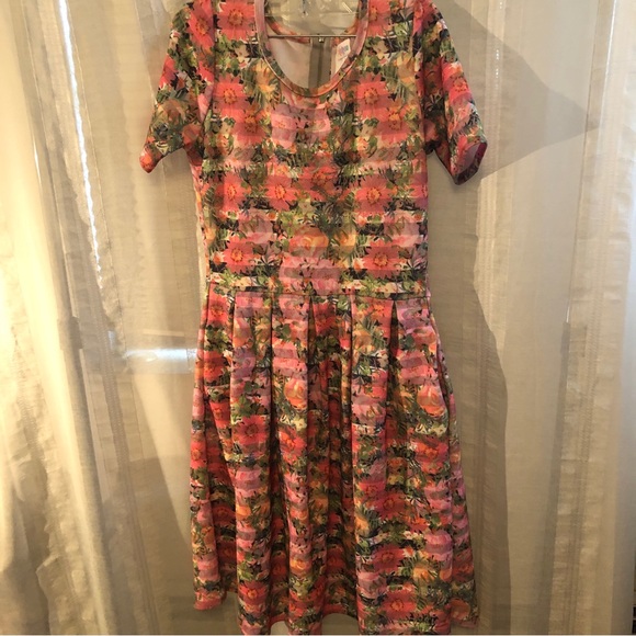 LuLaRoe spring Amelie dress . Size  S. With pockets 🌸 - Picture 2 of 8